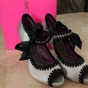 Brand new Betsey Johnson pumps size 7 1/2